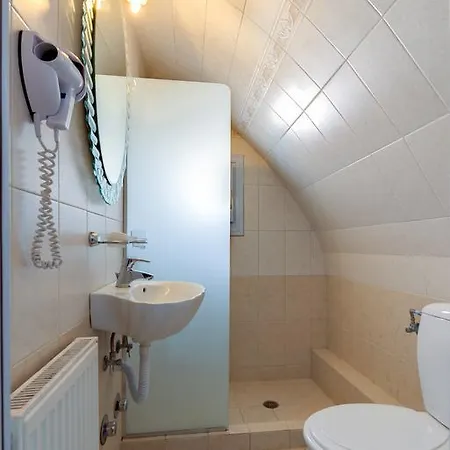 エリノン テア ホテル 4*